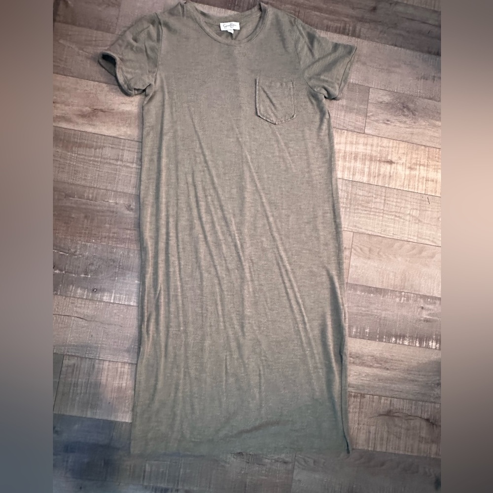 Jessica Simpson midi dress. Size medium. Olive green, casual. Worn/washed once!